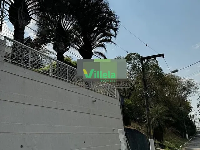 Casa com 800m² 3 quartos e 4 banheiros, à venda ou para alugar, no bairro Jardim das Cerejeiras em Arujá