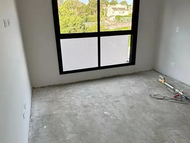 Casa 3 quartos e 3 banheiros, à venda, no bairro Campo Comprido em Curitiba