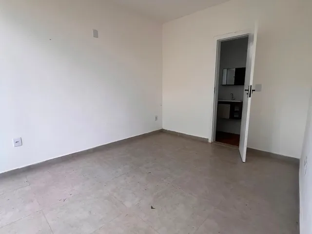Casa 2 quartos e 2 banheiros, à venda, no bairro Granja dos Cavaleiros em Macaé