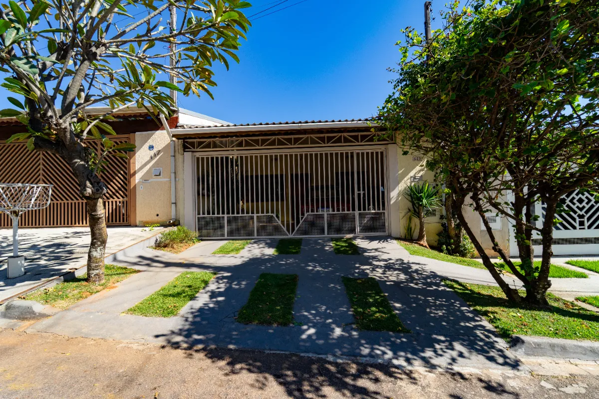 Casa para venda em Jardim Sarapiranga com 3 quartos, sendo 1 suíte, 137m²