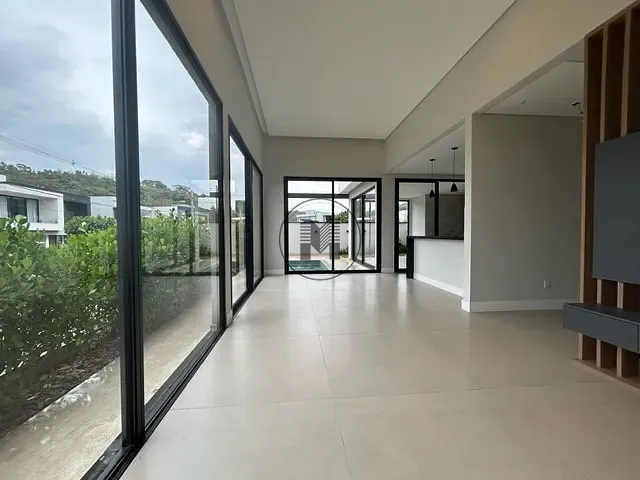 Casa 4 quartos e 6 banheiros, à venda, no bairro Loteamento Residencial Fazenda Casa Grande em Taubaté