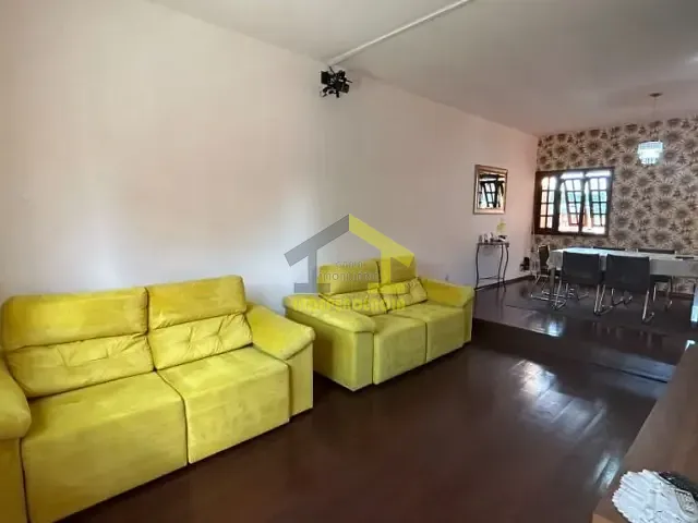 Casa com 250m² 3 quartos e 2 banheiros, à venda, no bairro Jardim México em Itatiba