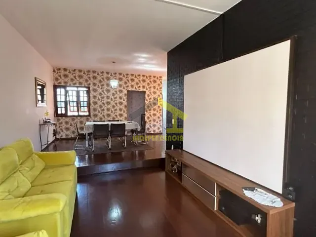 Casa com 250m² 3 quartos e 2 banheiros, à venda, no bairro Jardim México em Itatiba