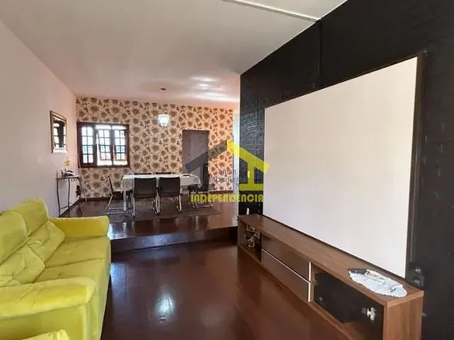 Casa com 250m² 3 quartos e 2 banheiros, à venda, no bairro Jardim México em Itatiba