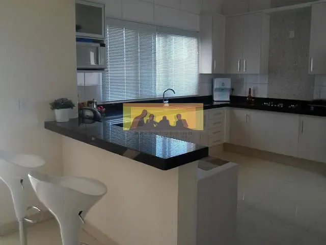 Casa com 300m² 4 quartos e 6 banheiros, à venda, no bairro Parque Brasil 500 em Paulínia