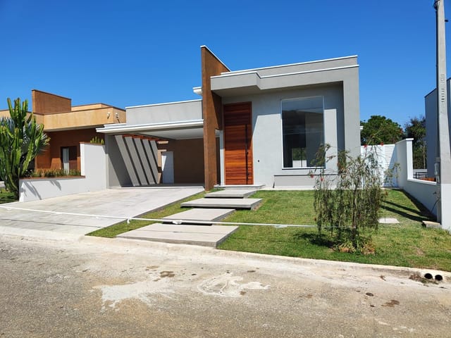 Casa 3 quartos e 4 banheiros, à venda, no bairro Nossa Senhora do Perpétuo Socorro em Pindamonhangaba
