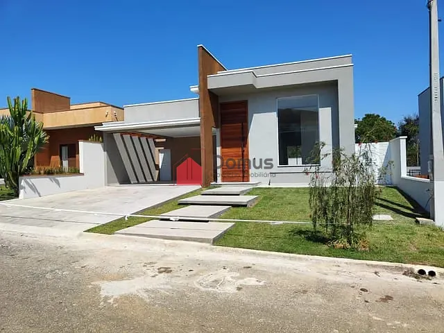 Casa 3 quartos e 4 banheiros, à venda, no bairro Nossa Senhora do Perpétuo Socorro em Pindamonhangaba