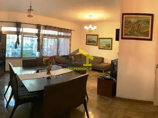 Casa com 600m² 2 quartos e 2 banheiros, à venda, no bairro Santa Paula em São Caetano do Sul