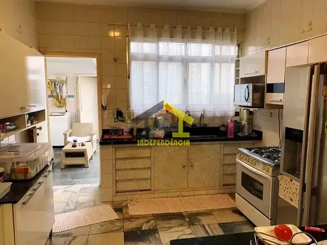 Casa com 600m² 2 quartos e 2 banheiros, à venda, no bairro Santa Paula em São Caetano do Sul