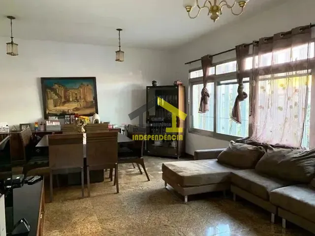 Casa com 600m² 2 quartos e 2 banheiros, à venda, no bairro Santa Paula em São Caetano do Sul