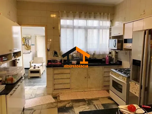 Casa com 600m² 2 quartos e 2 banheiros, à venda, no bairro Santa Paula em São Caetano do Sul