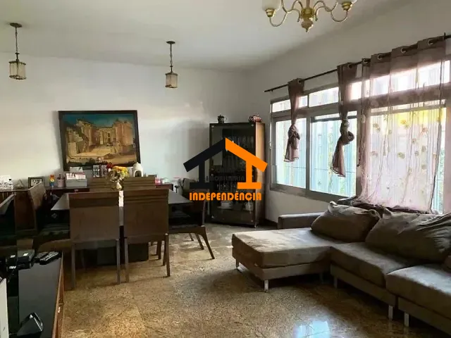 Casa com 600m² 2 quartos e 2 banheiros, à venda, no bairro Santa Paula em São Caetano do Sul