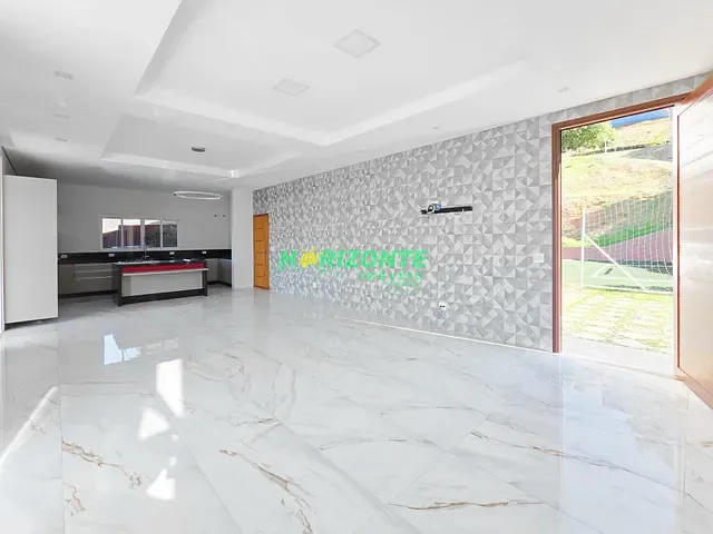 Casa com 1300m² 3 quartos e 4 banheiros, à venda, no bairro Mirante do Vale em Jacareí