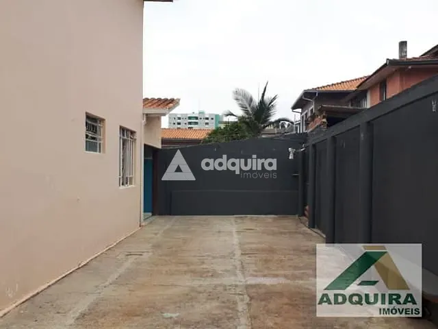Sobrado com 224m² 4 quartos e 3 banheiros, à venda, no bairro Uvaranas em Ponta Grossa