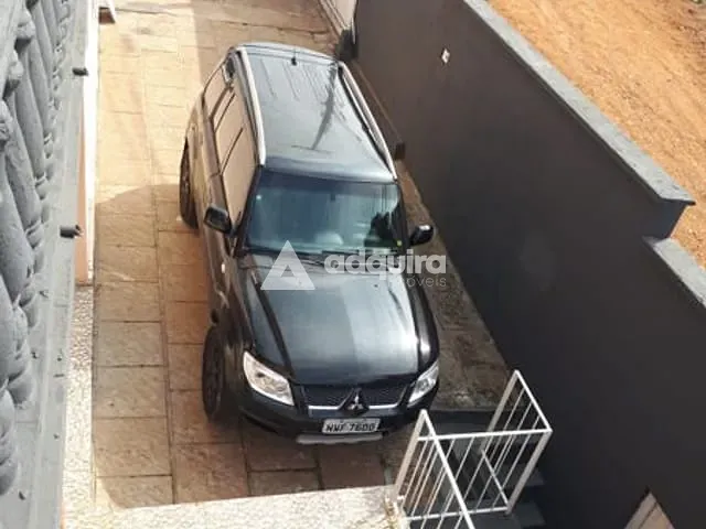 Sobrado com 224m² 4 quartos e 3 banheiros, à venda, no bairro Uvaranas em Ponta Grossa