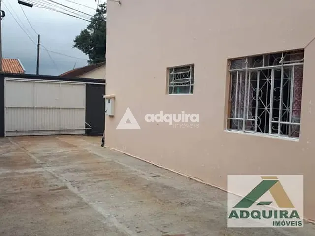 Sobrado com 224m² 4 quartos e 3 banheiros, à venda, no bairro Uvaranas em Ponta Grossa