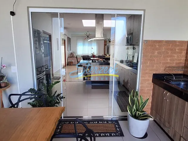 Casa 3 quartos e 3 banheiros, à venda, no bairro Pinheirinho em Vinhedo