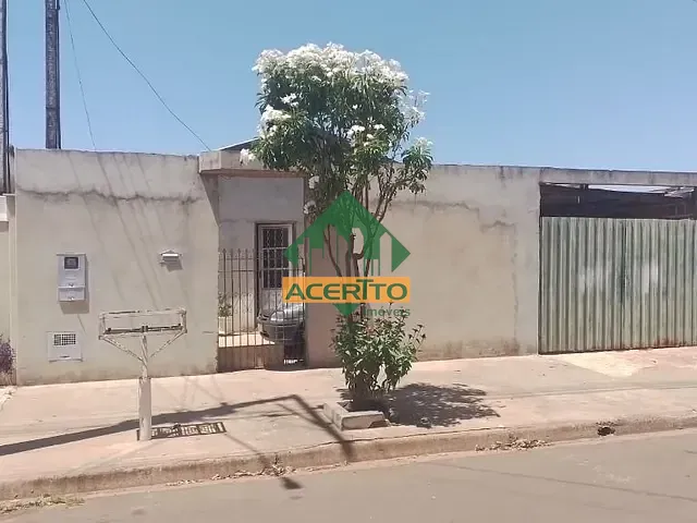 Casa com 250m² 3 quartos e 1 banheiro, à venda, no bairro Jardim Universo em Araçatuba