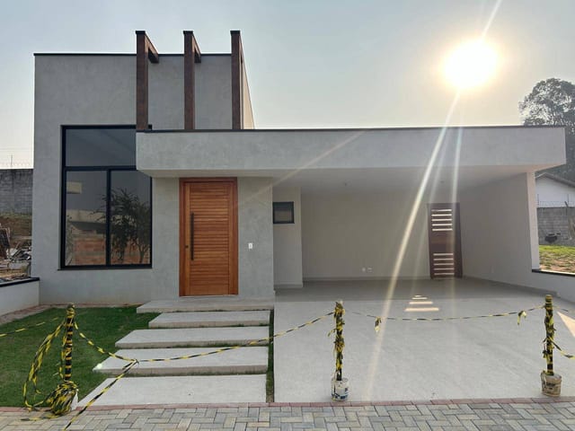 Casa com 264m² 3 quartos e 2 banheiros, à venda, no bairro Parque das Nações em Pindamonhangaba