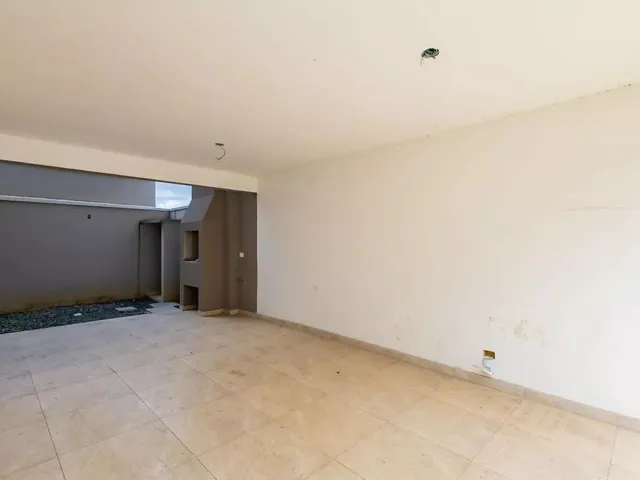 Sobrado com 94m² 3 quartos e 1 banheiro, à venda, no bairro Campo Comprido em Curitiba