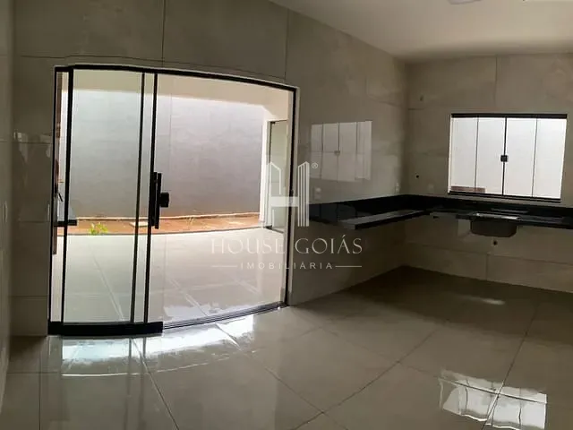 Casa 3 quartos e 2 banheiros, à venda, no bairro Jardim Mont Serrat em Aparecida de Goiânia