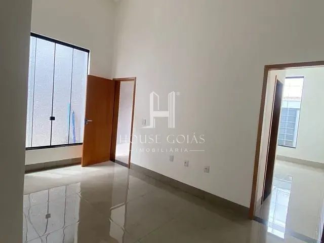 Casa 3 quartos e 2 banheiros, à venda, no bairro Jardim Mont Serrat em Aparecida de Goiânia