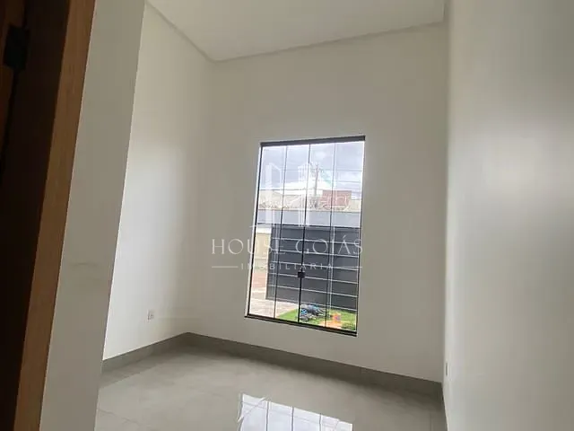 Casa 3 quartos e 2 banheiros, à venda, no bairro Jardim Mont Serrat em Aparecida de Goiânia