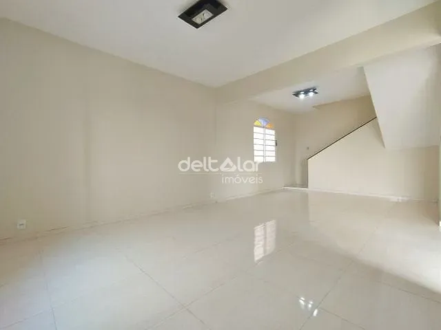 Casa com 360m² 4 quartos e 3 banheiros, para alugar, no bairro Recanto da Pampulha em Contagem
