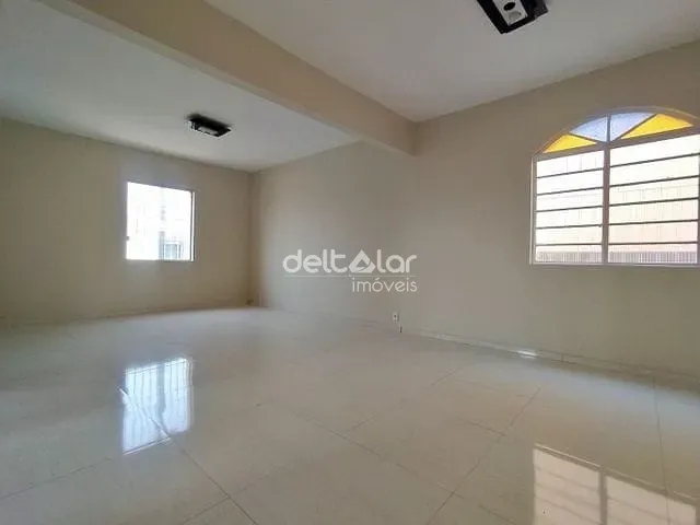 Casa com 360m² 4 quartos e 3 banheiros, para alugar, no bairro Recanto da Pampulha em Contagem