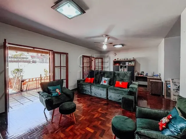 Casa com 390m² 4 quartos e 3 banheiros, à venda, no bairro Champagnat em Londrina