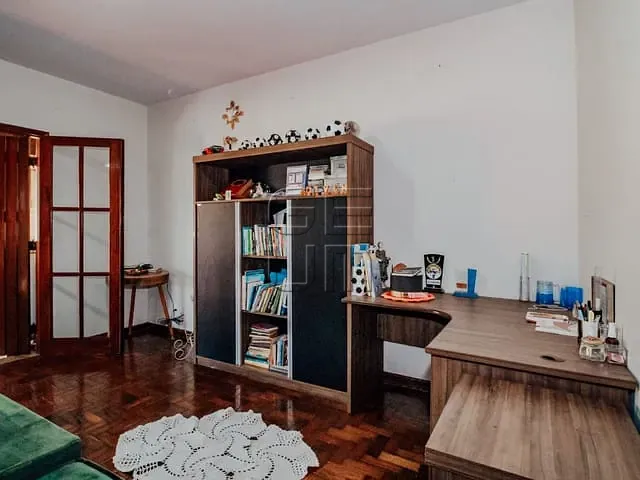 Casa com 390m² 4 quartos e 3 banheiros, à venda, no bairro Champagnat em Londrina