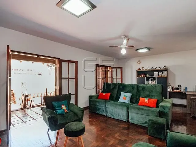 Casa com 390m² 4 quartos e 3 banheiros, à venda, no bairro Champagnat em Londrina