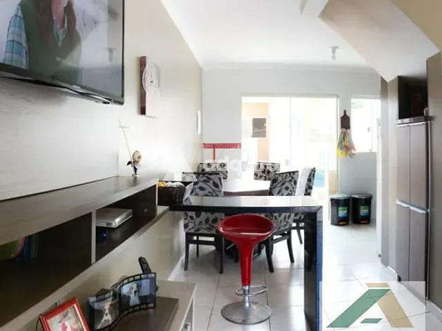Sobrado com 122m² 3 quartos e 4 banheiros, à venda, no bairro Uvaranas em Ponta Grossa