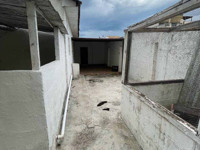 Casa com 300m², à venda, no bairro Água Preta em Pindamonhangaba