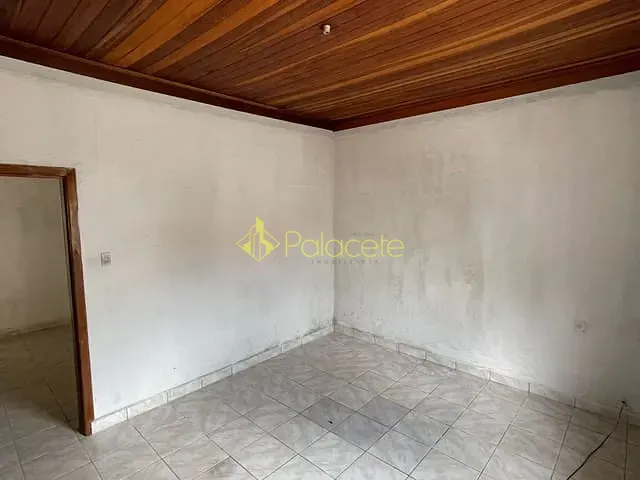 Casa com 300m², à venda, no bairro Água Preta em Pindamonhangaba
