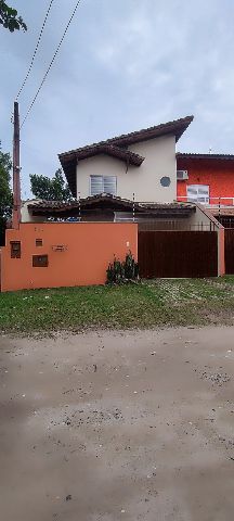 Casa 2 quartos e 2 banheiros, à venda ou para alugar, no bairro Indaiá em Bertioga