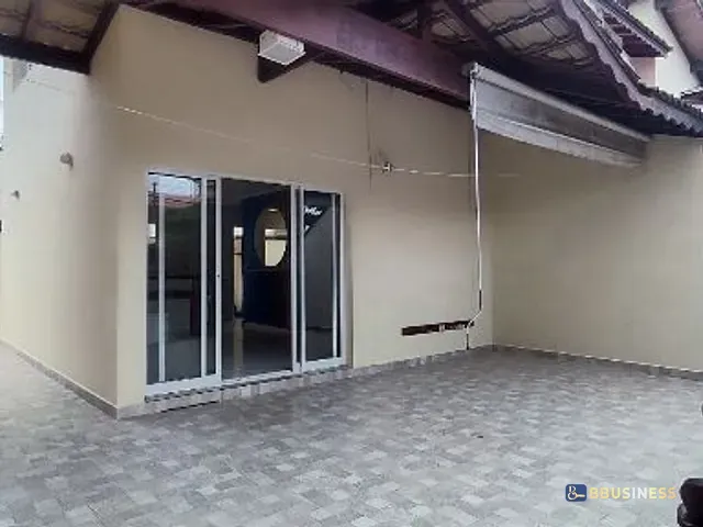 Casa 2 quartos e 2 banheiros, à venda ou para alugar, no bairro Indaiá em Bertioga