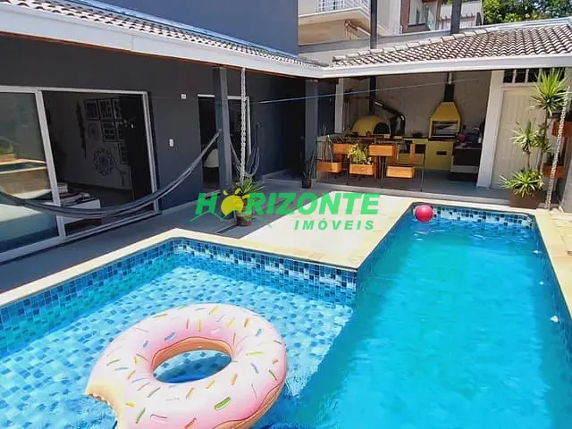 Casa 4 quartos e 5 banheiros, à venda, no bairro Bairro do Grama em Caçapava