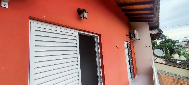 Casa 2 quartos e 2 banheiros, à venda ou para alugar, no bairro Indaiá em Bertioga