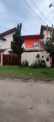 Casa 2 quartos e 2 banheiros, à venda ou para alugar, no bairro Indaiá em Bertioga