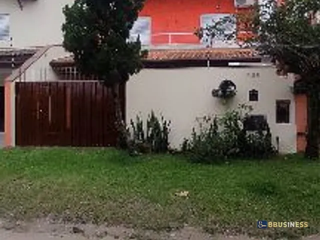 Casa 2 quartos e 2 banheiros, à venda ou para alugar, no bairro Indaiá em Bertioga