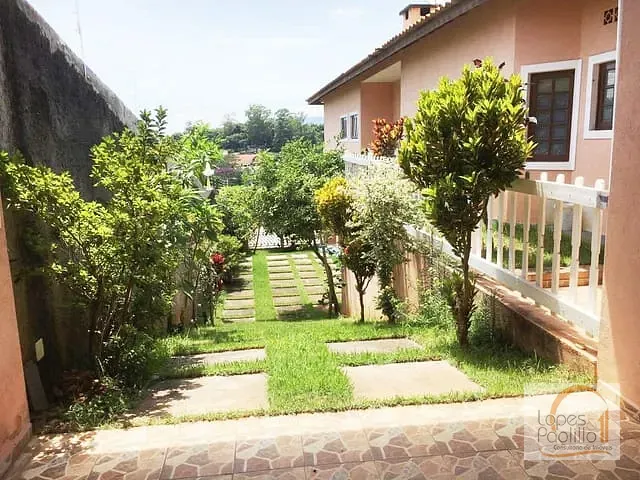 Casa com 800m² 3 quartos e 3 banheiros, à venda, no bairro Vale das Flores em Atibaia