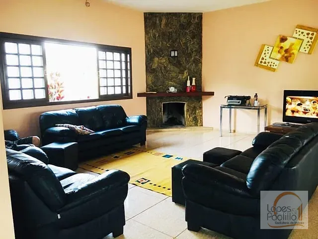 Casa com 800m² 3 quartos e 3 banheiros, à venda, no bairro Vale das Flores em Atibaia
