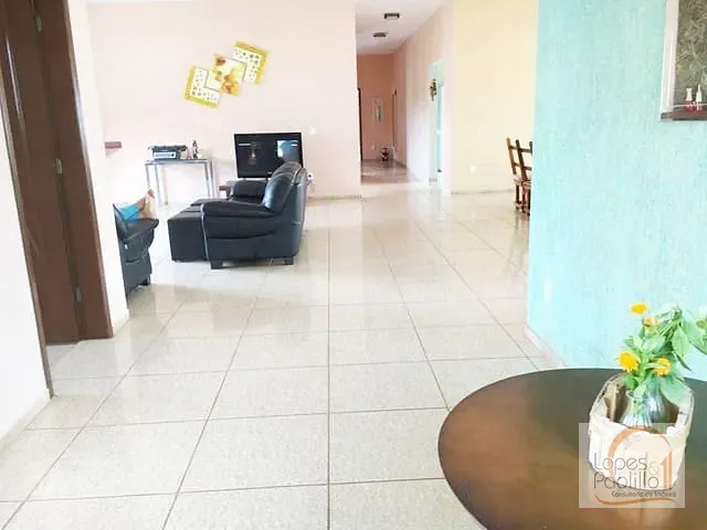 Casa com 800m² 3 quartos e 3 banheiros, à venda, no bairro Vale das Flores em Atibaia