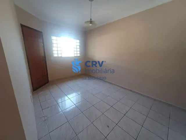 Casa com 150m² 3 quartos e 2 banheiros, à venda, no bairro Maria Lúcia em Londrina