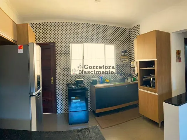 Casa com 300m², à venda, no bairro Parque Santo Antônio em Jacareí