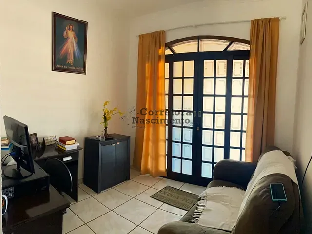 Casa com 300m², à venda, no bairro Parque Santo Antônio em Jacareí