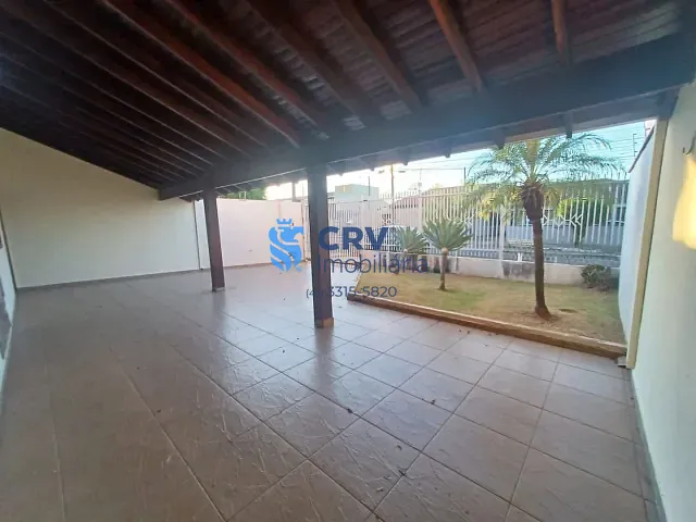 Casa com 281m² 3 quartos e 2 banheiros, à venda, no bairro Maria Lúcia em Londrina