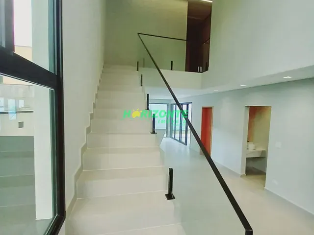 Casa 4 quartos e 6 banheiros, à venda, no bairro Parque Residencial Maria Elmira em Caçapava