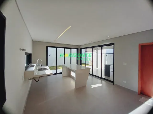 Casa 4 quartos e 6 banheiros, à venda, no bairro Parque Residencial Maria Elmira em Caçapava